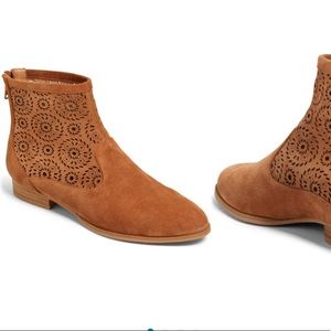 JACK ROGERS - NWT “Ronnie” suede leather bootie in luggage, size 9